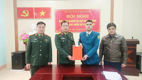 Hội nghị bàn giao nhiệm vụ Chỉ huy trưởng quân sự xã Cao Lộc