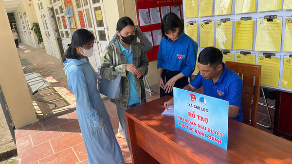 Tuổi trẻ Cao Lộc đồng hành cùng người dân thực hiện thủ tục hành chính trên dịch vụ công quốc gia