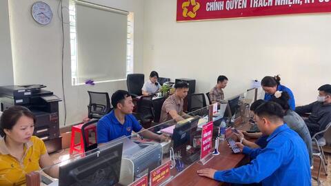 Tuổi trẻ xã Cao Lộc đồng hành cùng người dân tại Trung tâm Phục vụ hành chính công xã Cao Lộc