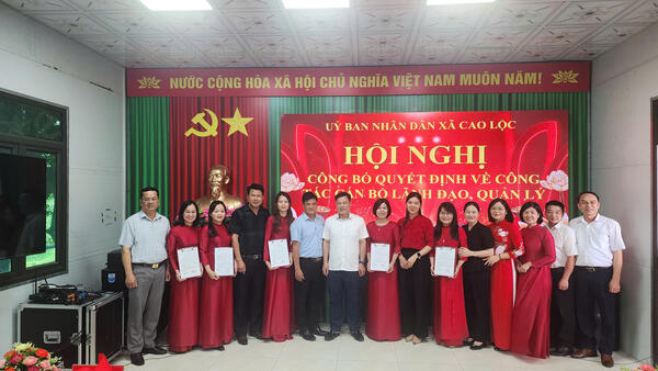 Xã Cao Lộc tổ chức Hội nghị công bố các quyết định về công tác cán bộ