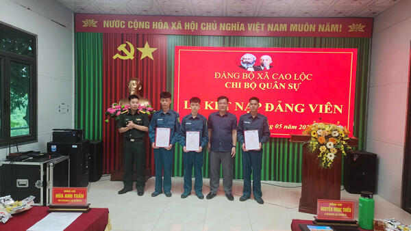 Xã Cao Lộc - Chi bộ Ban Chỉ huy quân sự xã Cao Lộc tổ chức sinh hoạt Chi bộ và Lễ Kết nạp đảng viên mới