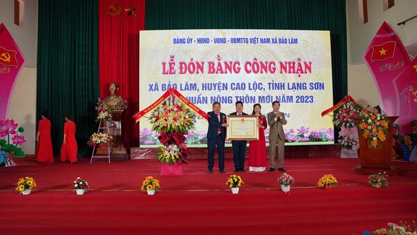 Xã Bảo Lâm đón bằng công nhận đạt chuẩn nông thôn mới năm 2023